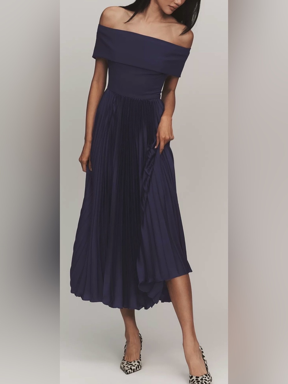 NEW Hutch Stockton Off-Shoulder Satin pleated navy midi dress sz 4